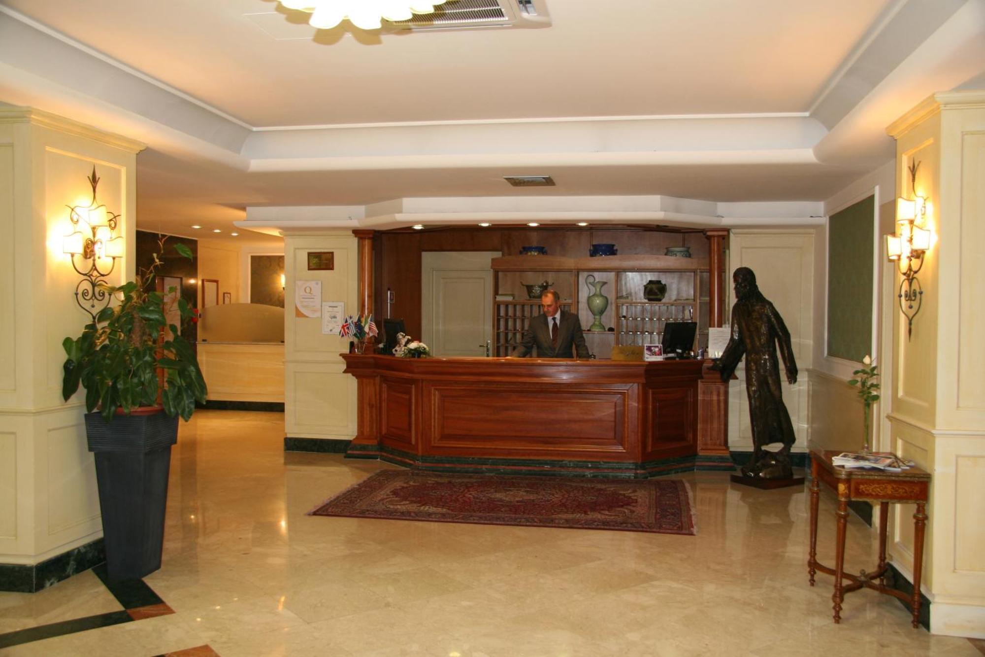 Hotel Ristorante La Lanterna Calvizzano Exterior photo