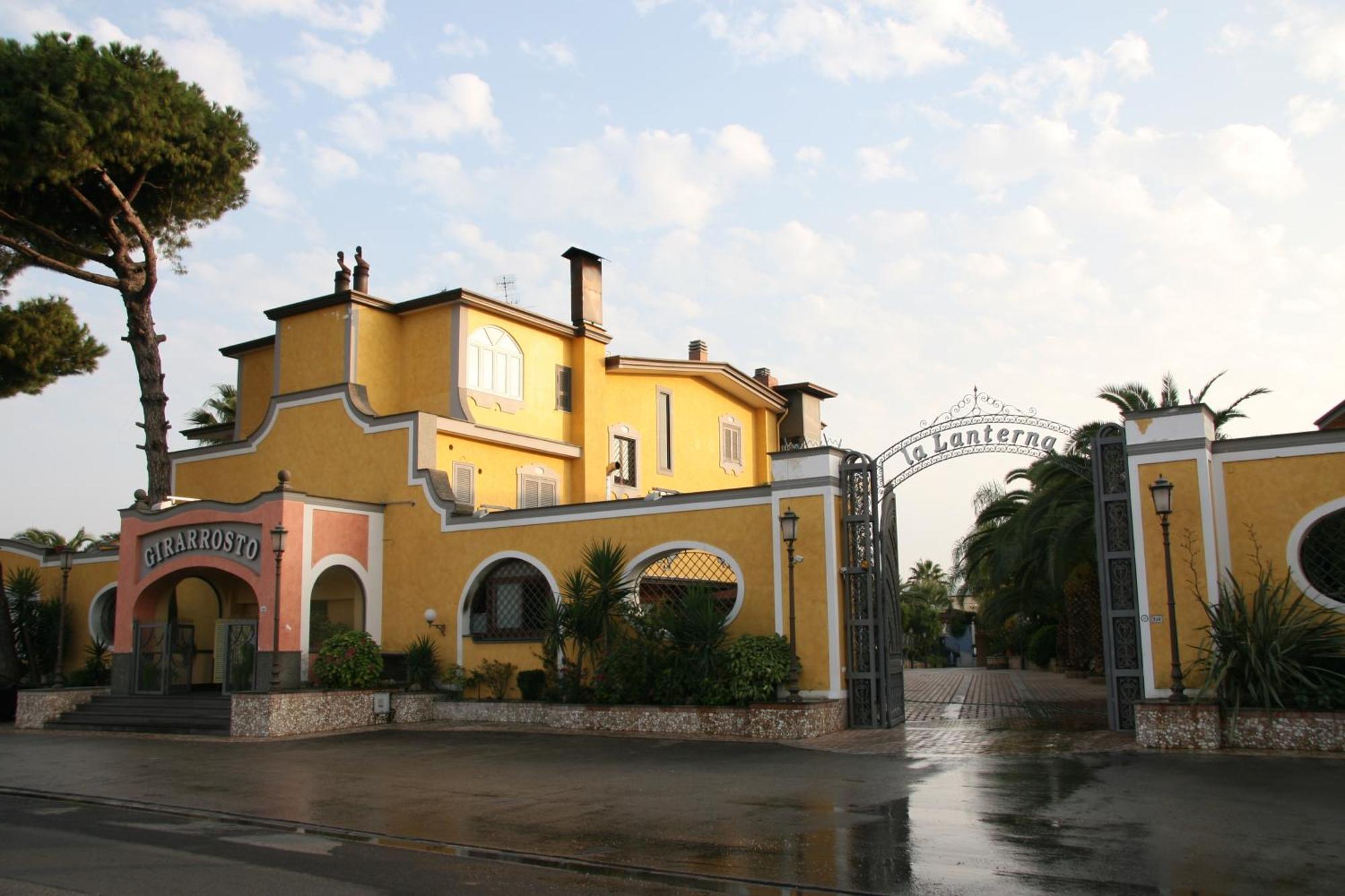 Hotel Ristorante La Lanterna Calvizzano Exterior photo