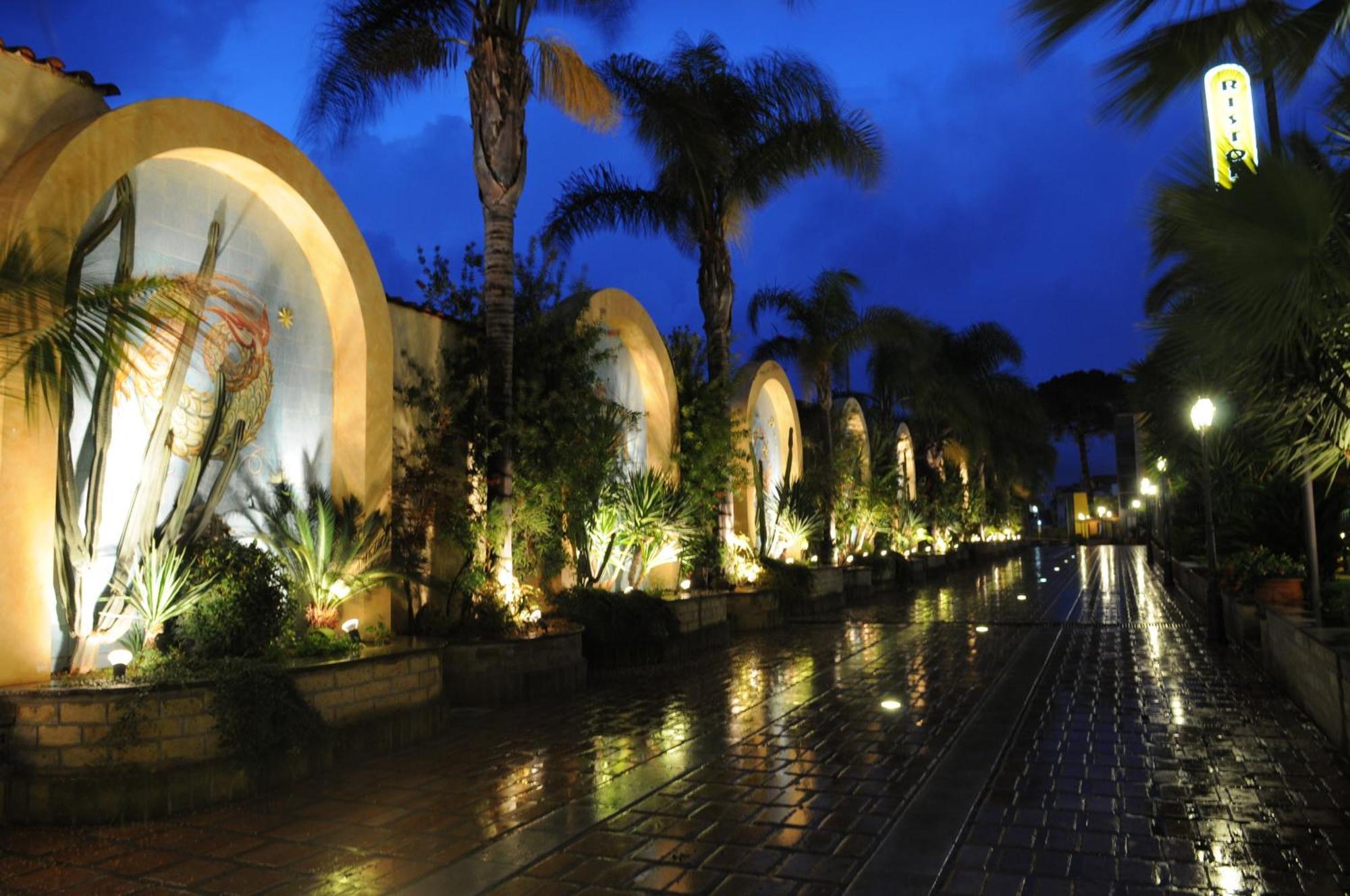 Hotel Ristorante La Lanterna Calvizzano Exterior photo