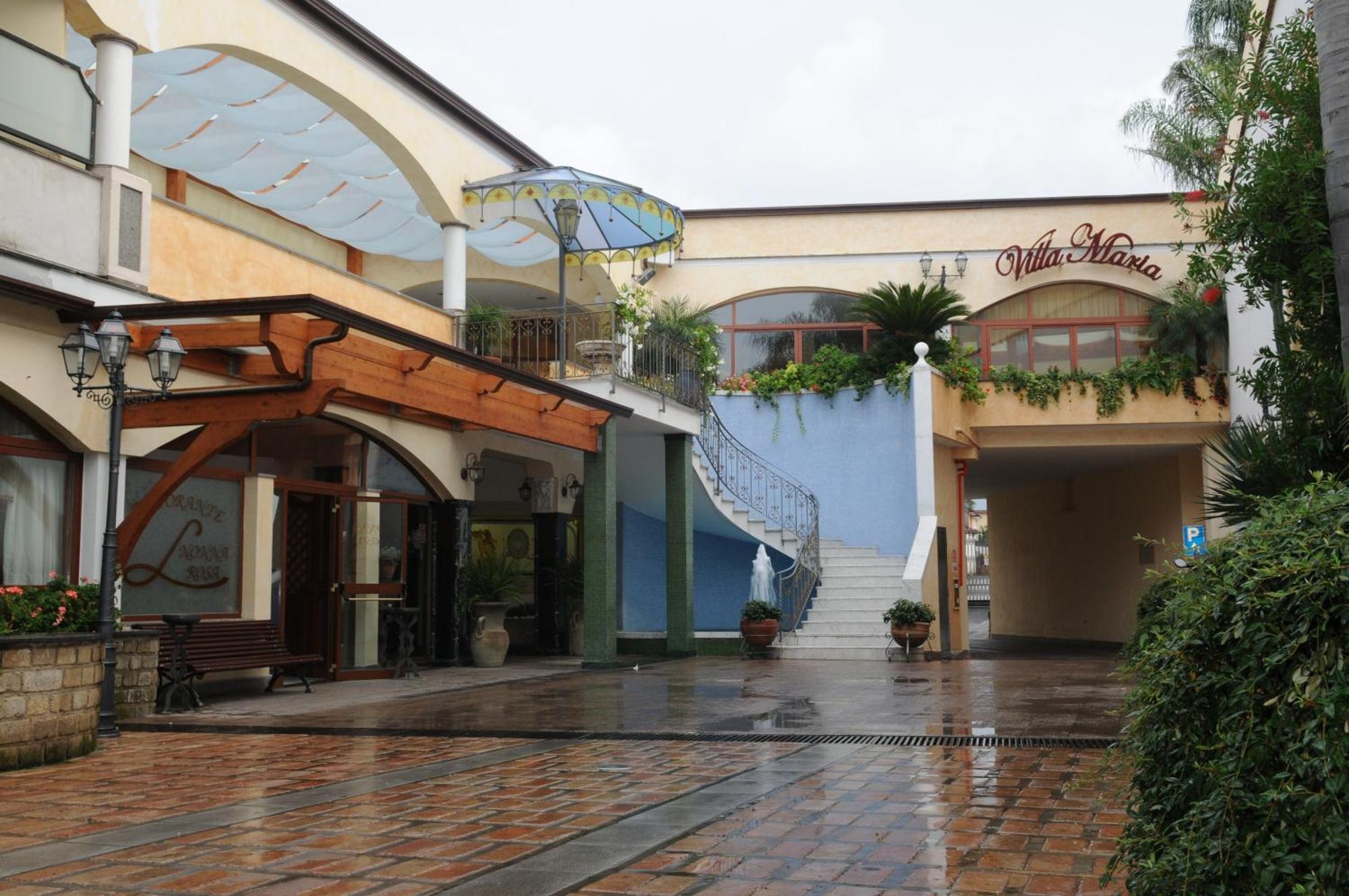 Hotel Ristorante La Lanterna Calvizzano Exterior photo